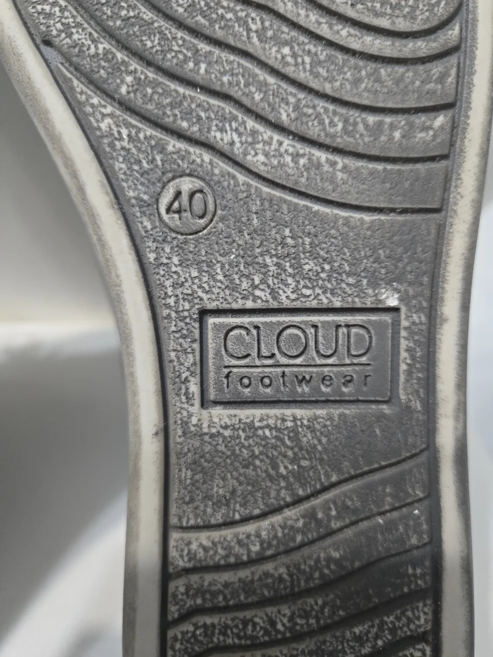 Cloud Olive Leather Casual Sneaker Unisex Size 40